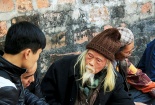 Ông Đồ ngồi chơi vì vắng khách
